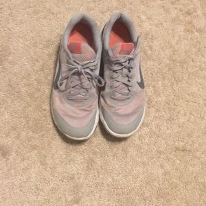 Nike tennis shoes/gym shoes EUC